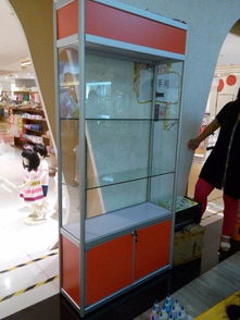 展覽展柜的設(shè)計與上門安裝 打造商場精品陳列空間