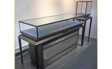 高端珠寶展柜廠怎么找？設(shè)計與上門安裝一站式服務(wù)指南